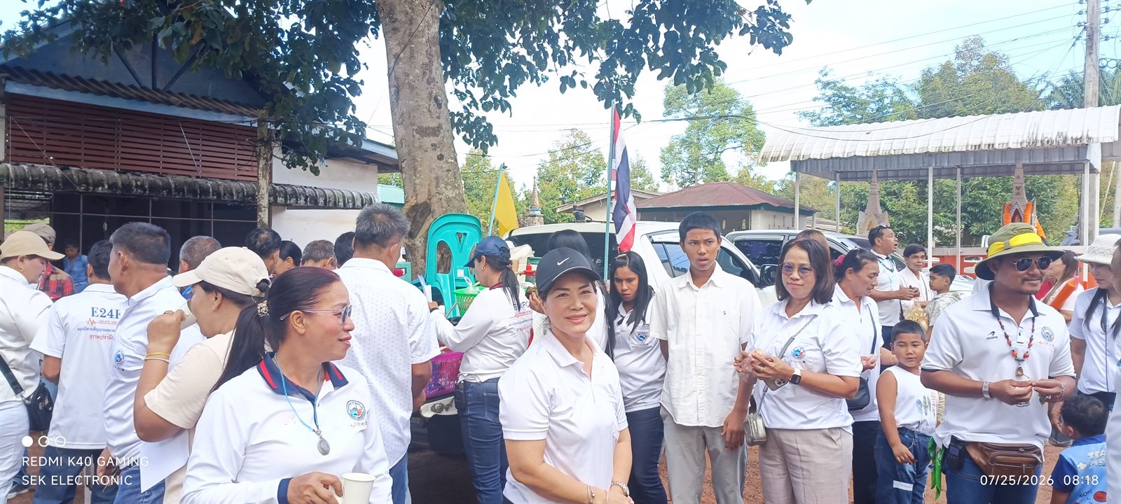 คณะผู้เข้าร่วมรวมตัวช่วงเช้าก่อนเคลื่อนขบวน